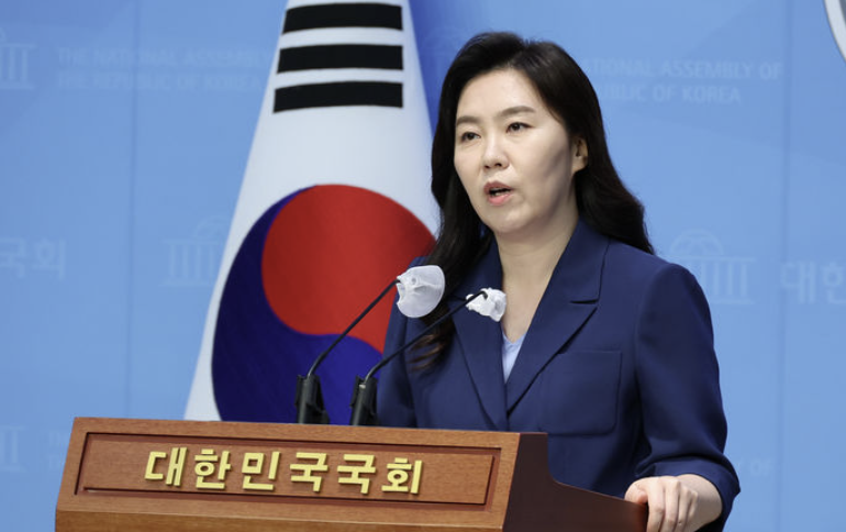 국회의원 시절 강유정 사진2